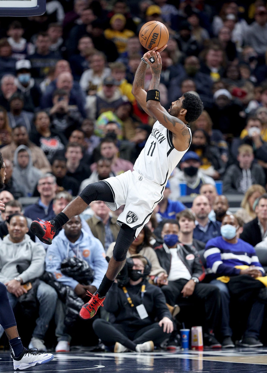 Kyrie Irving of the Brooklyn Nets shoots the ball against the Indiana Pacers on January 5, 2022 in Indianapolis, Indiana. Photo: VCG
