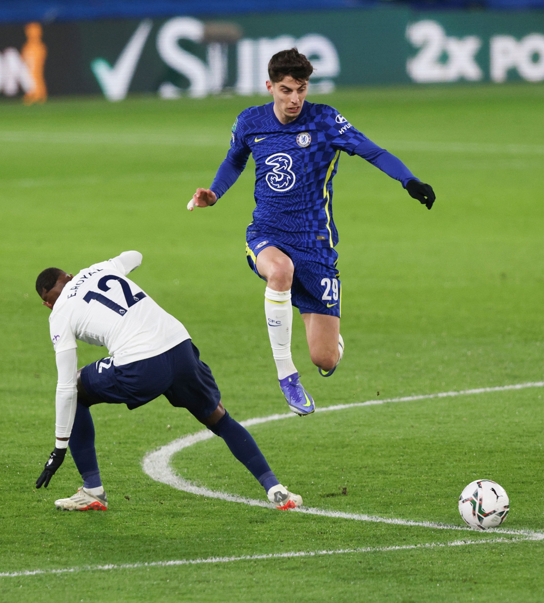Kai Havertz (right) of Chelsea skips over Emerson of Tottenham Hotspur at Stamford Bridge on January 5, 2022 in London, England. Photo: IC