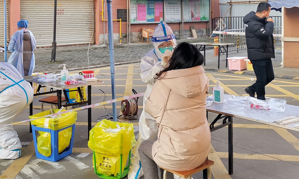 Residents accept nucleic acid test in Ningbo, East China's Zhejiang Province, on January 4, 2022. Photo: VCG