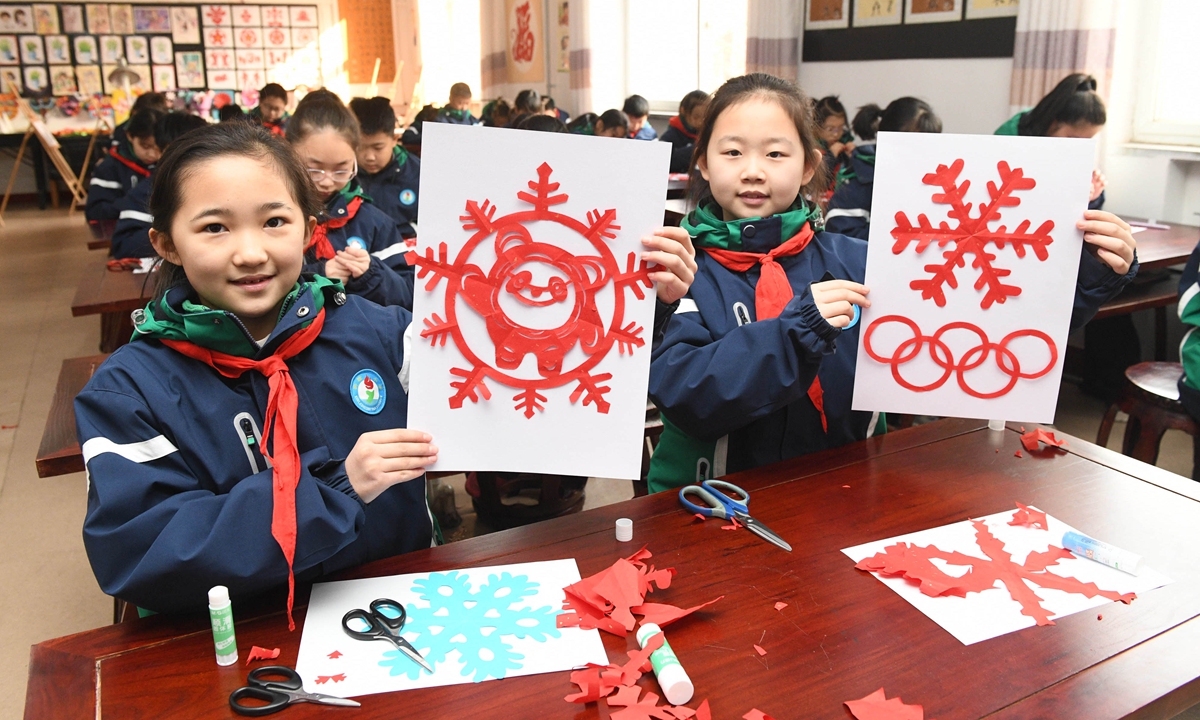 Students at a primary school in Shijiazhuang, North China's Hebei Province, show their papercuts to welcome the Beijing 2022 Olympic and Paralympic Winter Games. Under the guidance of their art teacher, children express their best wishes for the Games. Photo: VCG