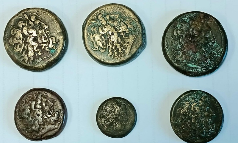 Photo shows ancient coins seized at Cairo International Airport in Cairo, Egypt, on Jan. 5, 2022.(Photo: Xinhua)