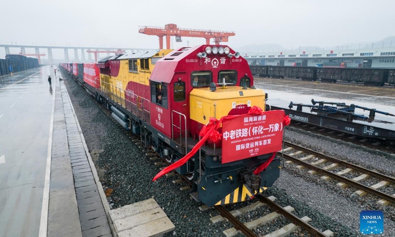 Aerial photo taken on Jan. 6, 2022 shows an outbound freight train heading for Laos from Huaihua City, central China's Hunan Province.Photo:Xinhua