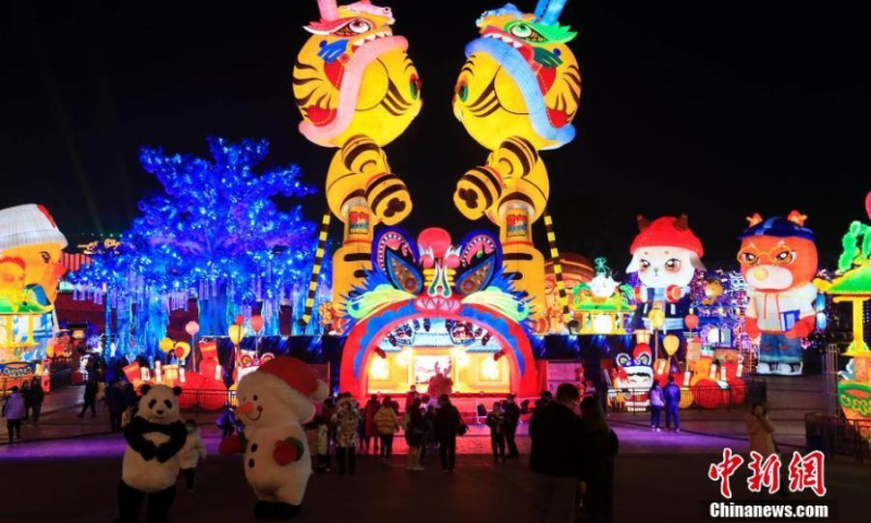 Photo shows the colorful Chinese-style lanterns in Zigong of China’s Sichuan Province, January 10, 2022. (Photo: China News Service/Wang Lei)