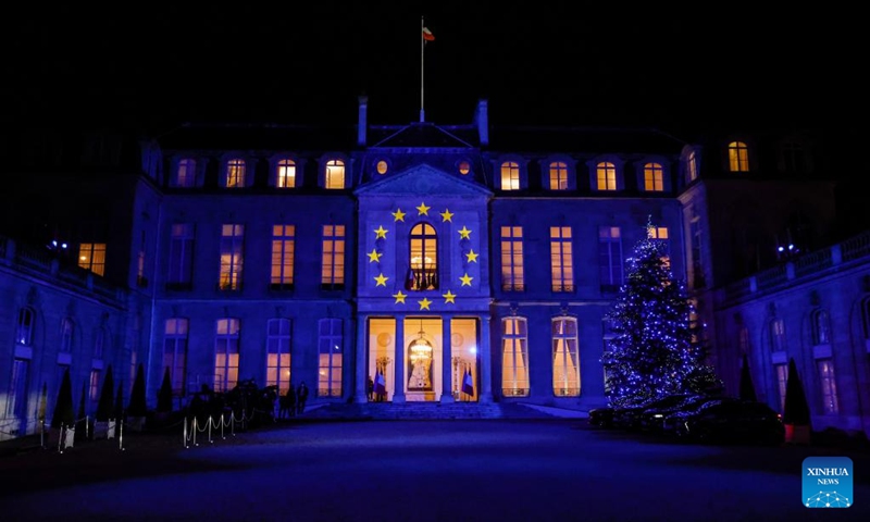 The Elysee Palace is lit up in blue to mark the start of France's six-month presidency of the European Union in Paris, France, Jan. 6, 2022.(Photo: Xinhua)