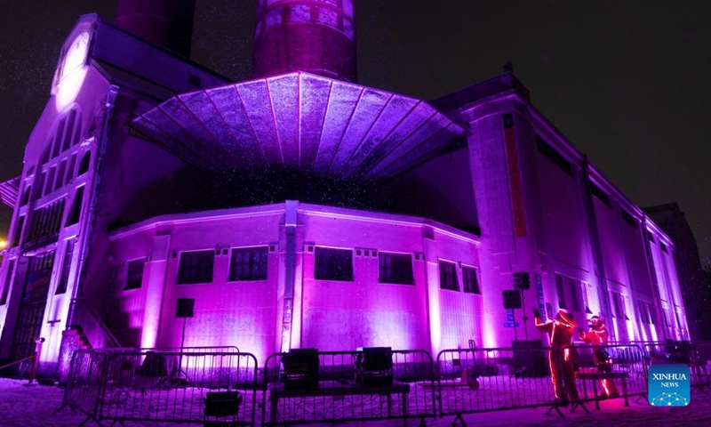 Staff members prepare the Lux Helsinki light festival in Helsinki, Finland, Jan. 5, 2022. Lux Helsinki is an annual festival of light art that spreads across downtown Helsinki in early January. Everyone may enjoy the display free of charge.Photo:Xinhua