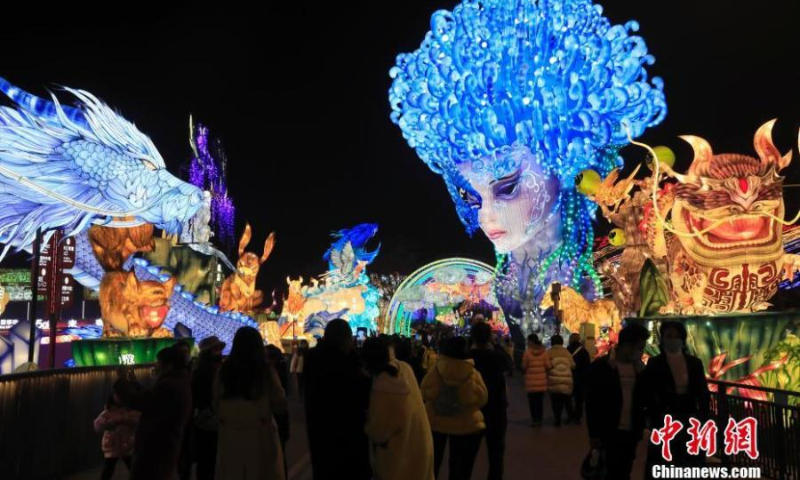 Photo shows the colorful Chinese-style lanterns in Zigong of China’s Sichuan Province, January 10, 2022. (Photo: China News Service/Wang Lei)