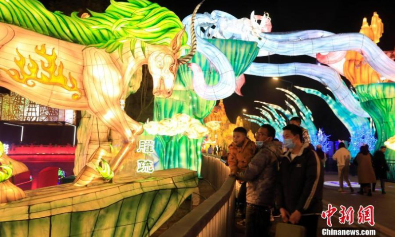 Photo shows the colorful Chinese-style lanterns in Zigong of China’s Sichuan Province, January 10, 2022. (Photo: China News Service/Wang Lei)