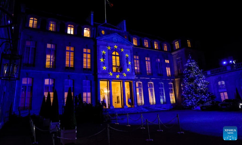The Elysee Palace is lit up in blue to mark the start of France's six-month presidency of the European Union in Paris, France, Jan. 6, 2022.(Photo: Xinhua)