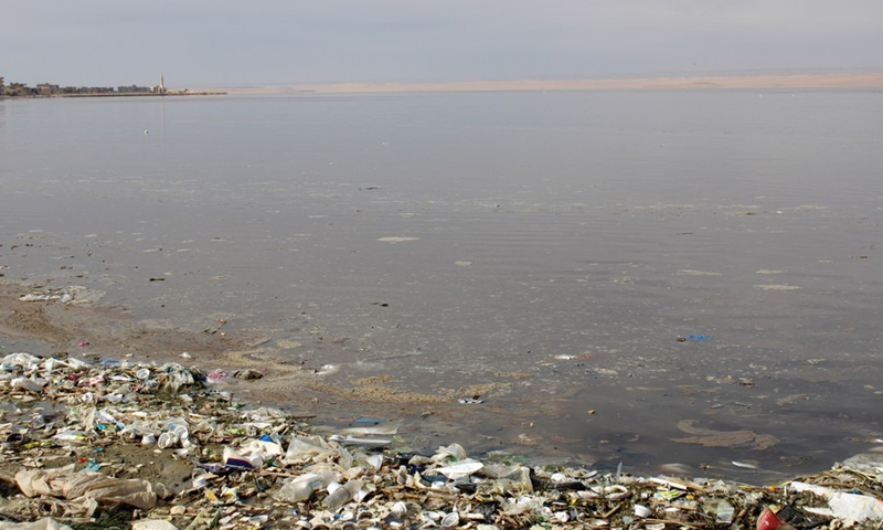 Photo shows polluted Lake Qarun in Fayoum Province, Egypt, on Jan. 4, 2022.(Photo: Xinhua)