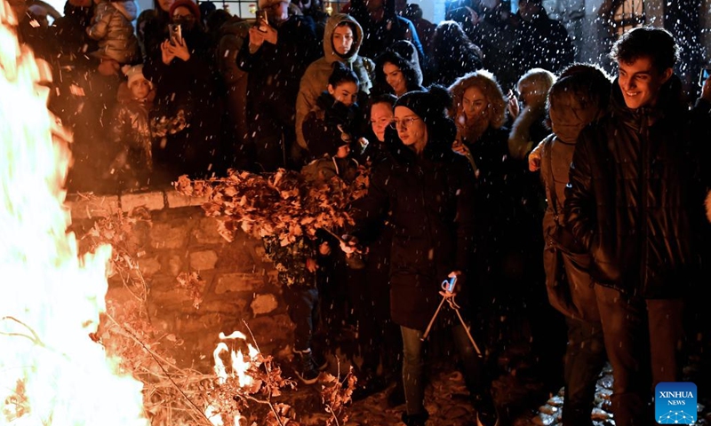 People burn dried oak branches during a traditional ceremony in front of the Old Orthodox Church to celebrate Orthodox Christmas Eve in Sarajevo, Bosnia and Herzegovina, Jan. 6, 2022.Photo:Xinhua