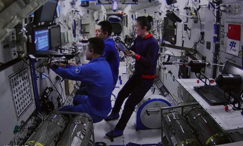 Screen image taken at Beijing Aerospace Control Center on Jan. 8, 2022 shows the Shenzhou-13 astronauts in China's space station core module conducting the manual rendezvous and docking experiment with the Tianzhou-2 cargo craft.Photo:Xinhua