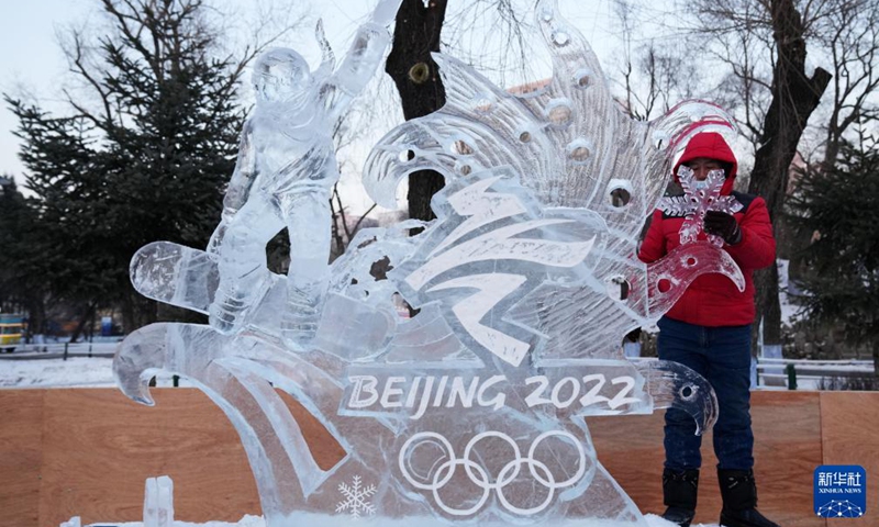Photo taken on Jan. 7, 2021 shows competitors carving ice sculptures at the 41st National Professional Ice Sculpture Competition in Harbin，northeast China's Heilongjiang Province. Photo:Xinhua