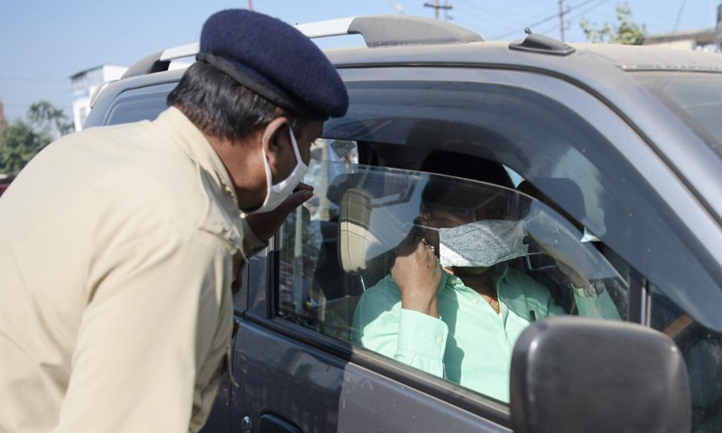 A government official of mask enforcement team takes penalties from people who are not wearing face masks, to stop the spread of Omicron variant of COVID-19, in Agartala, the capital city of India's northeastern state of Tripura, Jan. 8, 2022.Photo:Xinhua