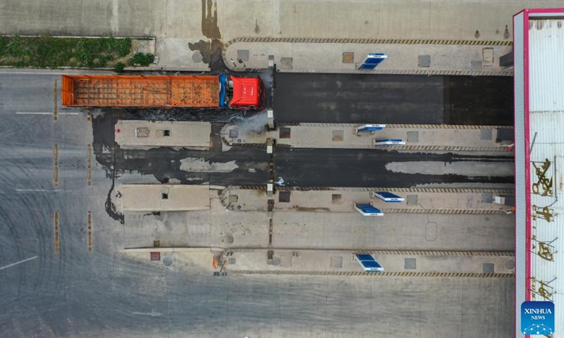 Aerial photo taken on Jan. 8, 2022 shows a truck being disinfected at an immigration inspection checkpoint in Dongxing, south China's Guangxi Zhuang Autonomous Region.Photo:Xinhua