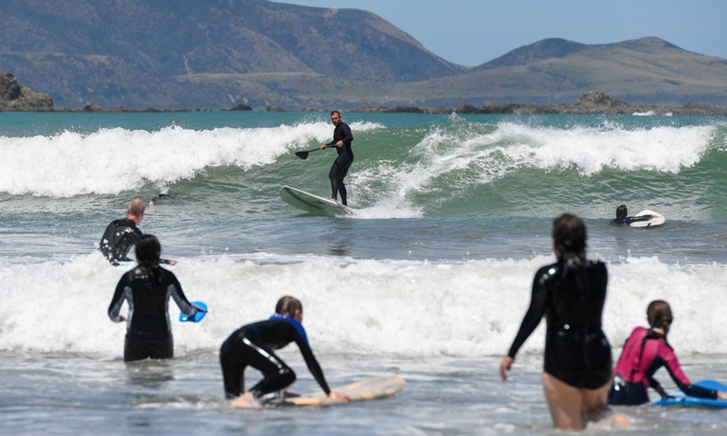 People surf at Lyall Bay of Wellington, capital of New Zealand, Jan. 8, 2022.Photo:Xinhua
