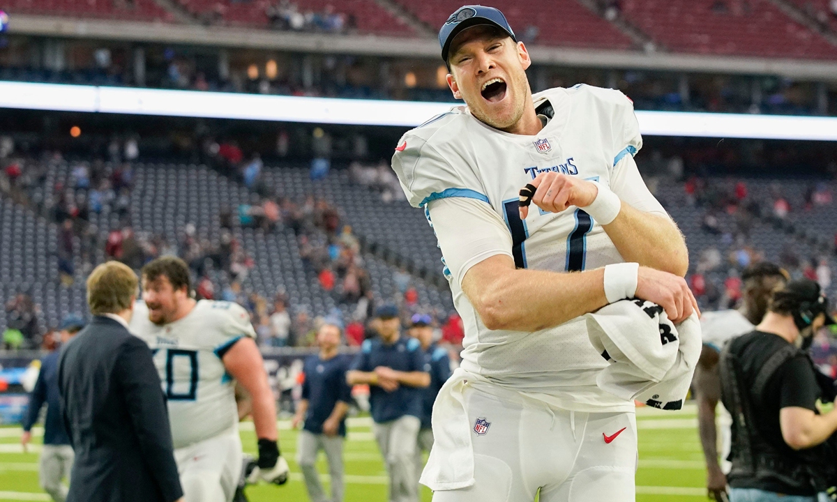 Tennessee Titans quarterback Ryan Tannehill celebrates after beating the Houston Texans on January 9, 2022 in Houston, Texas.  Photo: IC