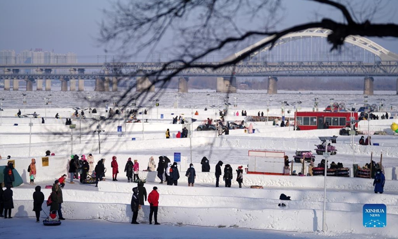 People are seen on the frozen Songhua River in Harbin, northeast China's Heilongjiang Province, Jan. 8, 2022.Photo:Xinhua