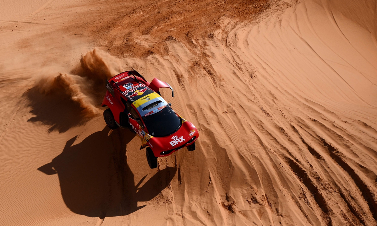 French driver Sebastien Loeb and co-driver Fabian Lurquin of Belgium compete during Stage 7 of the Dakar Rally 2022 between the Saudi capital Riyadh and Al-Dawadimi town, on January 9, 2022. Photo: VCG