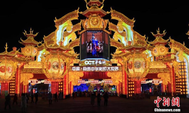 2022年1月10日，中国四川省自贡市五颜六色的中式灯笼。（照片：中新社/王磊）