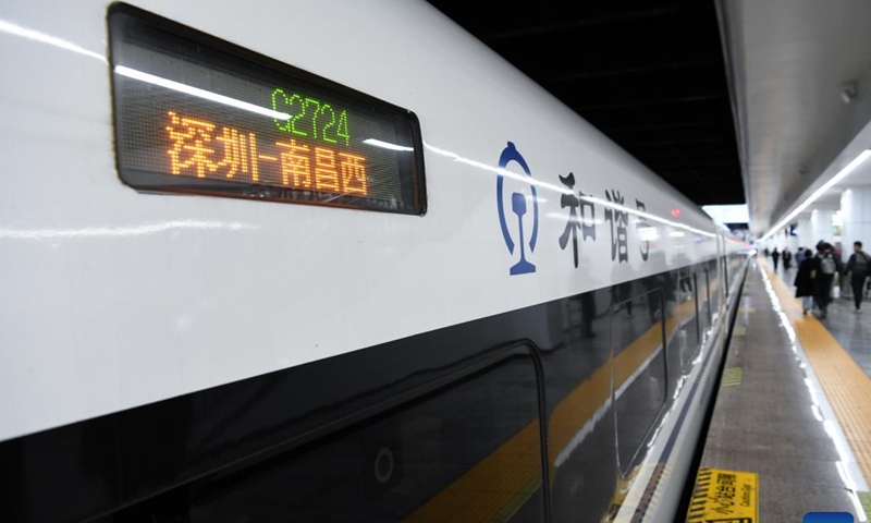 Train G2724 bound for Nanchang in east China's Jiangxi Province is about to depart at Shenzhen Railway Station in Shenzhen, south China's Guangdong Province, Jan. 10, 2022. Train G2724 departed from the Shenzhen Railway Station on Monday which marks the departure of the first high-speed railway train from the century-old station.(Photo: Xinhua)