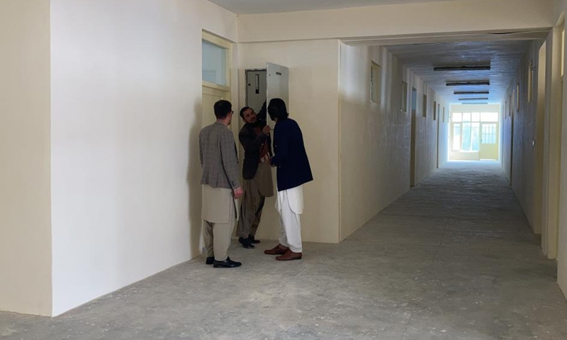 Photo taken on Jan. 11, 2022 shows the interior of a new school in Kandahar city, capital of Kandahar province, southern Afghanistan. The construction of the school has been completed in Kandahar city, Mawlawi Qudratullah Wasal, head of Kandahar province's education department, said Tuesday.(Photo: Xinhua)