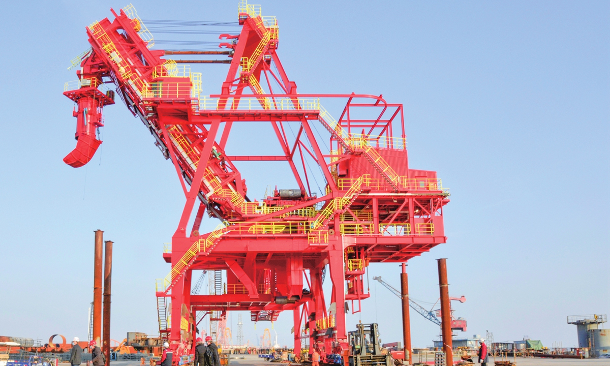 A ship loader seen at Qidong, East China's Jiangsu Province on January 12, 2022. The ship loader will be sent to Qingdao Qianwan Port to be used for shipments of coal and ore. Its rated handling capacity is 4,500 tons per hour with a maximum handling capacity of 5,400 tons per hour. Photo: cnsphoto