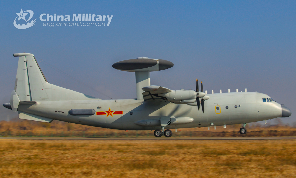An anti-submarine patrol aircraft attached to a naval aviation division under the PLA Eastern Theater Command taxis on the runway for a flight patrol mission on January 2, 2022. (eng.chinamil.com.cn/Photo by Zhang Dingyi)