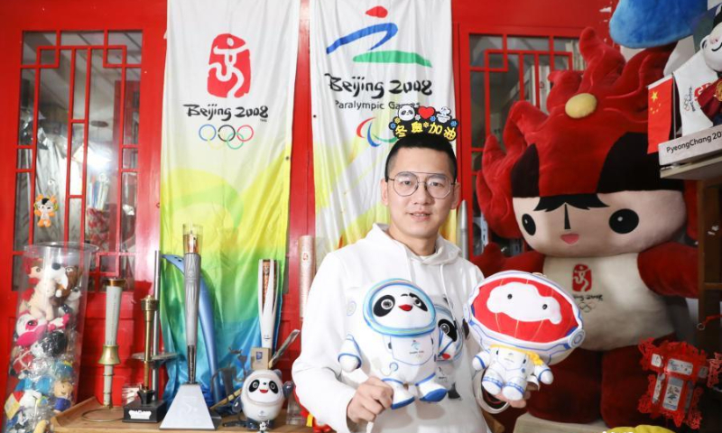 Photo taken on January 12, 2022 shows Winter Olympic mascot Bing Dwen Dwen and Winter Paralympic mascot Shuey Rhon Rhon wearing space suits collected in Zhang Wenquan's house in Beijing. (Photo: China News Service/Zhao Juan)