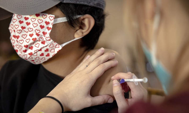 A man receives a dose of COVID-19 vaccine at a vaccine clinic in San Antonio, Texas, the United States, Jan. 9, 2022.(Photo: Xinhua)