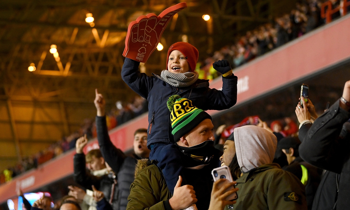 Nottingham Forest fans celebrate in the stands on January 9, 2022 in Nottingham, England. Photo: VCG