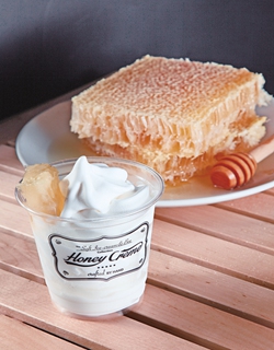 Honey and ice cream Photo: IC