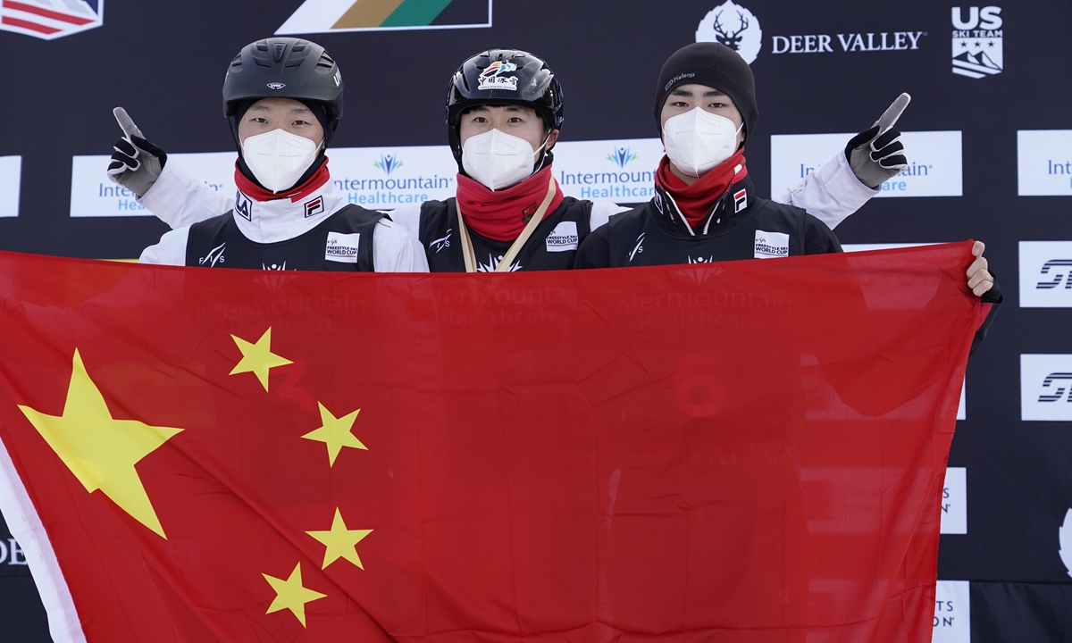 (From left) Sun Jiaxu, Wang Xindi and Yang Longxiao pose on the podium in Deer Valley, the US, on January 12, 2022. Photo: IC