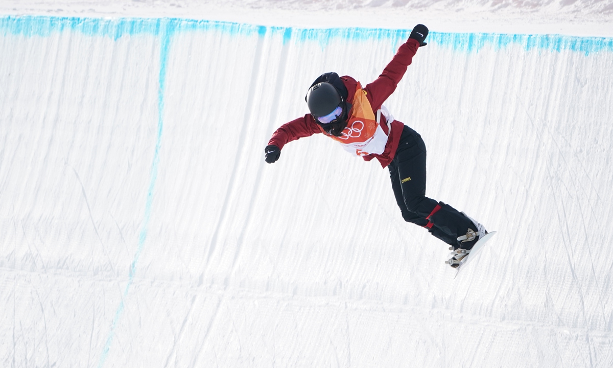 Liu Jiayu competes in the Women's Halfpipe Qualification on Day 3 of the Pyeongchang Winter Olympic Games on February 12, 2018. Photo: VCG