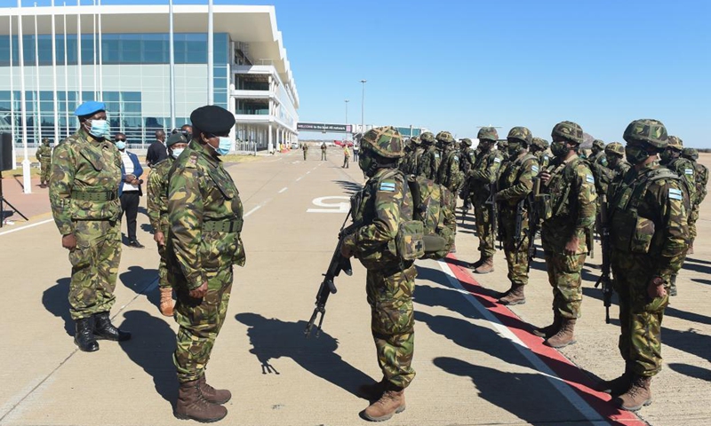Botswana's President Mokgweetsi Masisi sends off troops to Mozambique as part of the Southern Africa Development Community (SADC) Standby Force at Sir Seretse Khama International Airport in Gaborone, Botswana, July 26, 2021.(Photo: Xinhua)