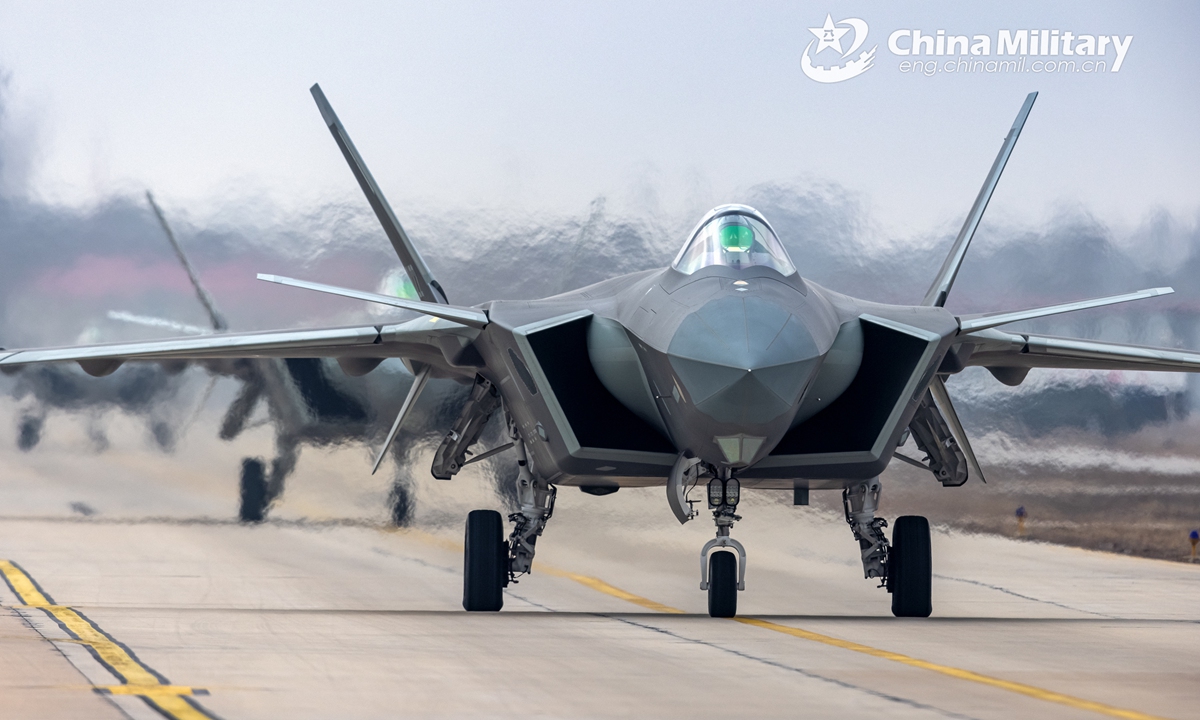 J-20 fighter jets attached to an aviation brigade under the PLA Air Force taxi in close formation during a flight training exercise on January 7, 2022. Photo: eng.chinamil.com.cn