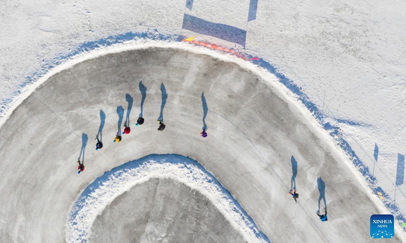 Aerial photo taken on Jan. 12, 2022 shows enthusiasts skating on an ice rink in Qitaihe City, northeast China's Heilongjiang Province. To date, six of China's 13 Winter Olympic gold medals have been claimed by athletes trained in Qitaihe City.(Photo: Xinhua)