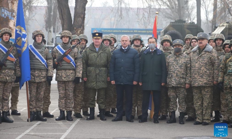 Stanislav Zas (front C), secretary general of the Collective Security Treaty Organization (CSTO), takes a photo with the CSTO peacekeepers, representatives of the Ministry of Defense of the Republic of Kazakhstan and Almaty officials in Almaty, Kazakhstan, Jan. 13, 2022.Photo:Xinhua