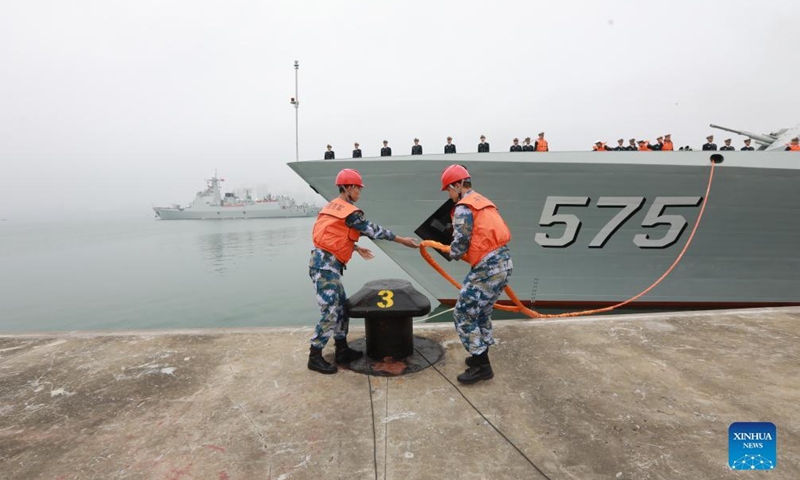Soldiers untie the rope of missile frigate Yueyang at a military port in Zhanjiang City, south China's Guangdong Province, Jan. 15, 2022.Photo:Xinhua
