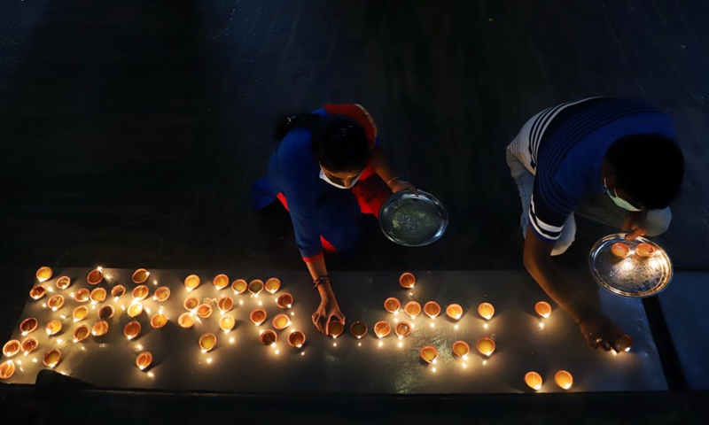 People light candles in a temple during the festival of Thai Pongal in Colombo, Sri Lanka, on Jan. 14, 2022.Photo:Xinhua