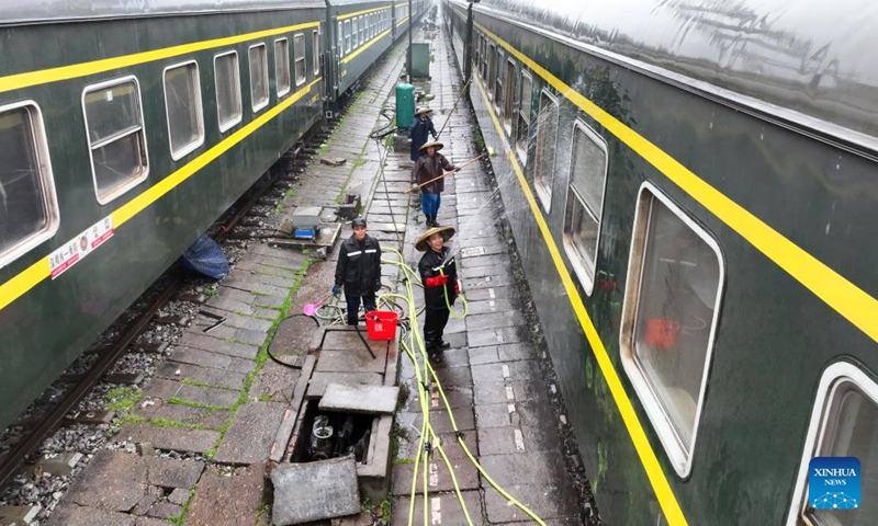 Aerial photo taken on Jan. 16, 2022 shows staff members cleaning train carriages at a service garage in Hengyang, central China's Hunan Province.Photo:Xinhua