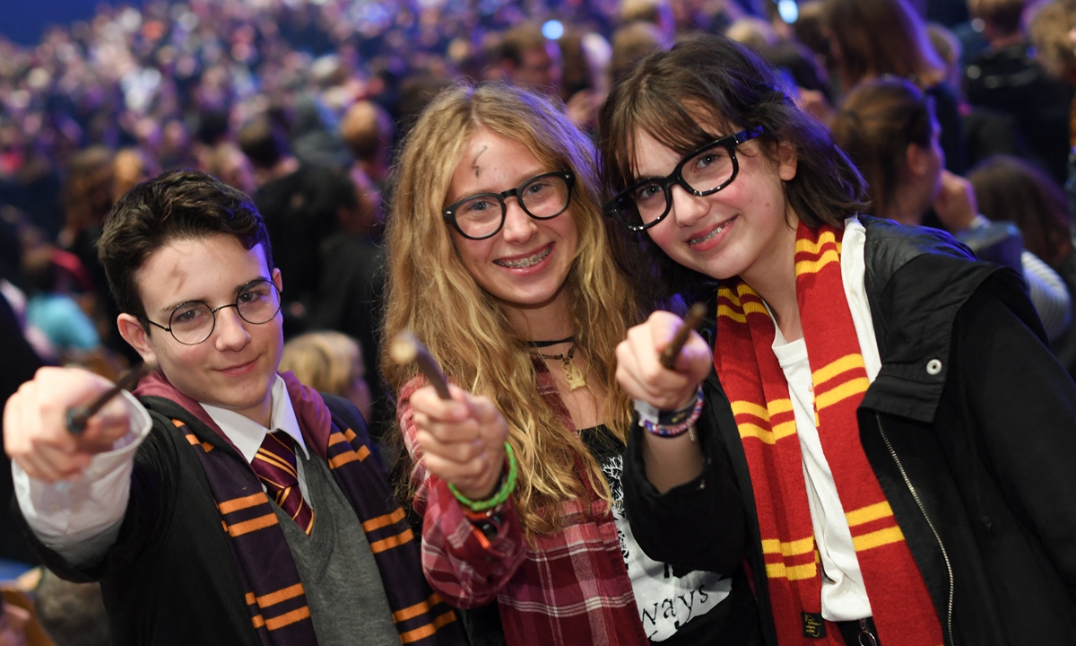 Fans in Harry Potter costumes take part in a world record attempt at the Frankfurt Book Fair in Germany on October 13, 2018. Photo: AFP
