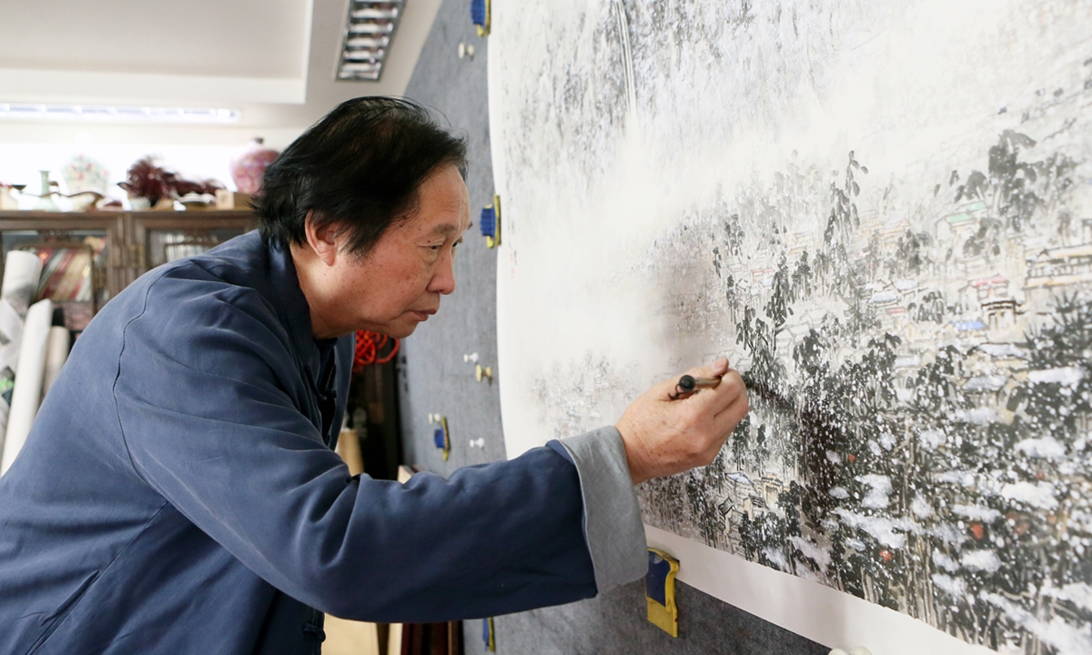 Yang Liuyi is working. Photo: Courtesy of Ya Meng 