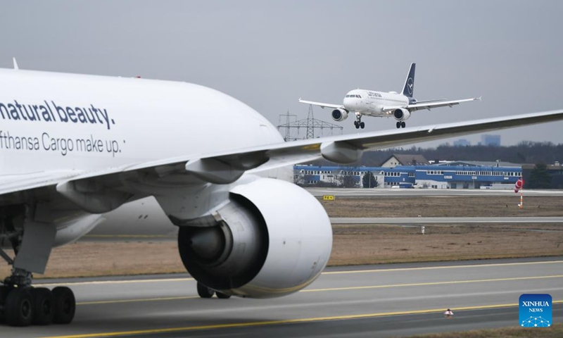 A Lufthansa airplane prepares to land at Frankfurt airport in Frankfurt, Germany, on Jan. 17, 2022. Passenger numbers at Frankfurt airport picked up in 2021, thanks to the easing of coronavirus restrictions, the airport announced on Monday. As one of the busiest airports in Europe, Frankfurt received some 24.8 million passengers in 2021, up by 32.2 percent from 2020, the airport announced. (Photo: Xinhua)