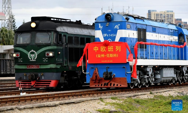 A China-Europe freight train heading for Moscow leaves Quanzhou, southeast China's Fujian Province, Jan. 18, 2022. A new cargo train, loaded with 445 tonnes of goods, departed from Quanzhou and headed for Moscow Tuesday morning. This is the first China-Europe freight train route from Quanzhou, which is an important starting point on the Maritime Silk Road.(Photo: Xinhua)