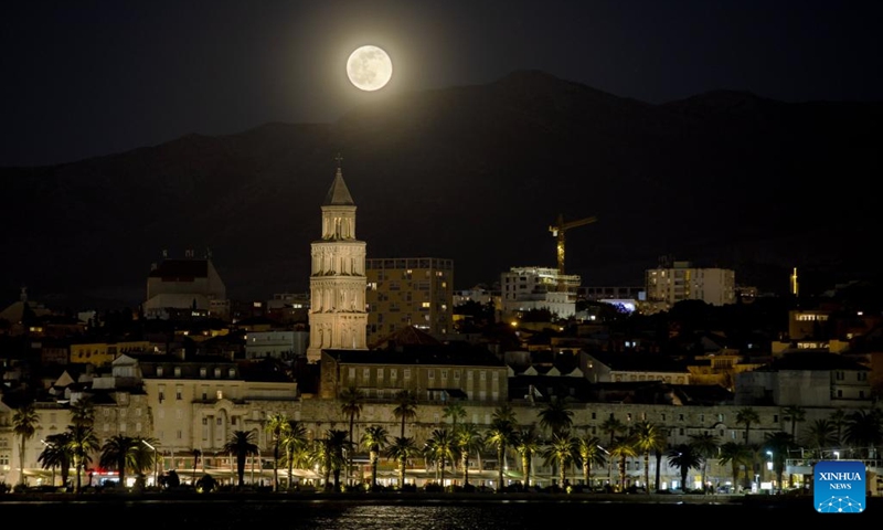 Photo taken on Jan. 18, 2022 shows a full Moon above Split, Croatia.(Photo: Xinhua)