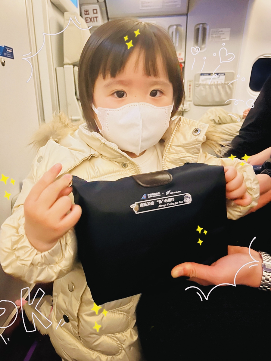 China Southern staff distribute the limited edition pandemic prevention kits for passengers on some international airplanes to China. Photo: Courtesy of China Southern