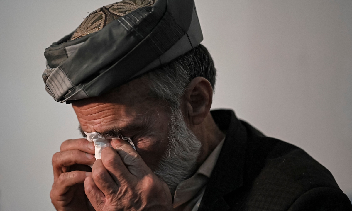 Mirza Mohammad Qasemi, grandfather of Sohail Ahmad, weeps during an interview at his house in Kabul on January 9, 2022. Photo: VCG