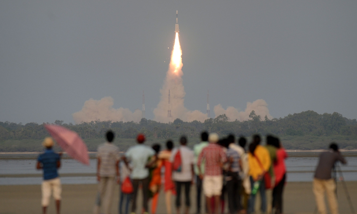 Indian onlookers watch as the Indian Space Research Organisation's (ISRO) GSAT-6A communications satellite launches on the Geosynchronous Satellite Launch Vehicle (GSLV-F08) from Sriharikota in the southern state of Andhra Pradesh on March 29, 2018. File Photo: VCG