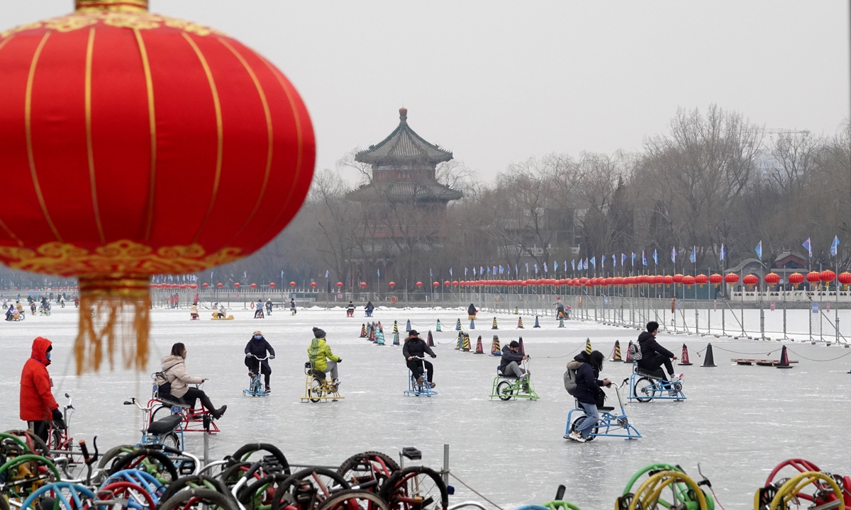 Residents flock to the ice rink of Beijing's Shichahai to enjoy ice sports on January 21, welcoming the Beijing 2022 Winter Olympics next month. Photo: VCG