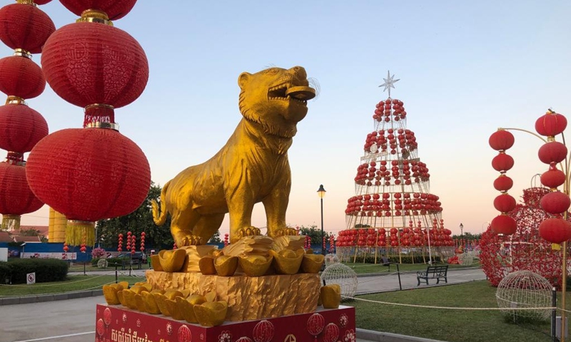 Photo taken on Jan. 20, 2022 shows a statue of tiger at a public park for the upcoming Chinese Lunar New Year of Tiger in Phnom Penh, Cambodia.(Photo: Xinhua)